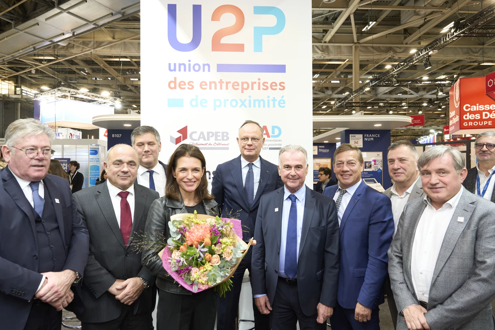 Photo de groupe U2P avec bouquet de fleurs