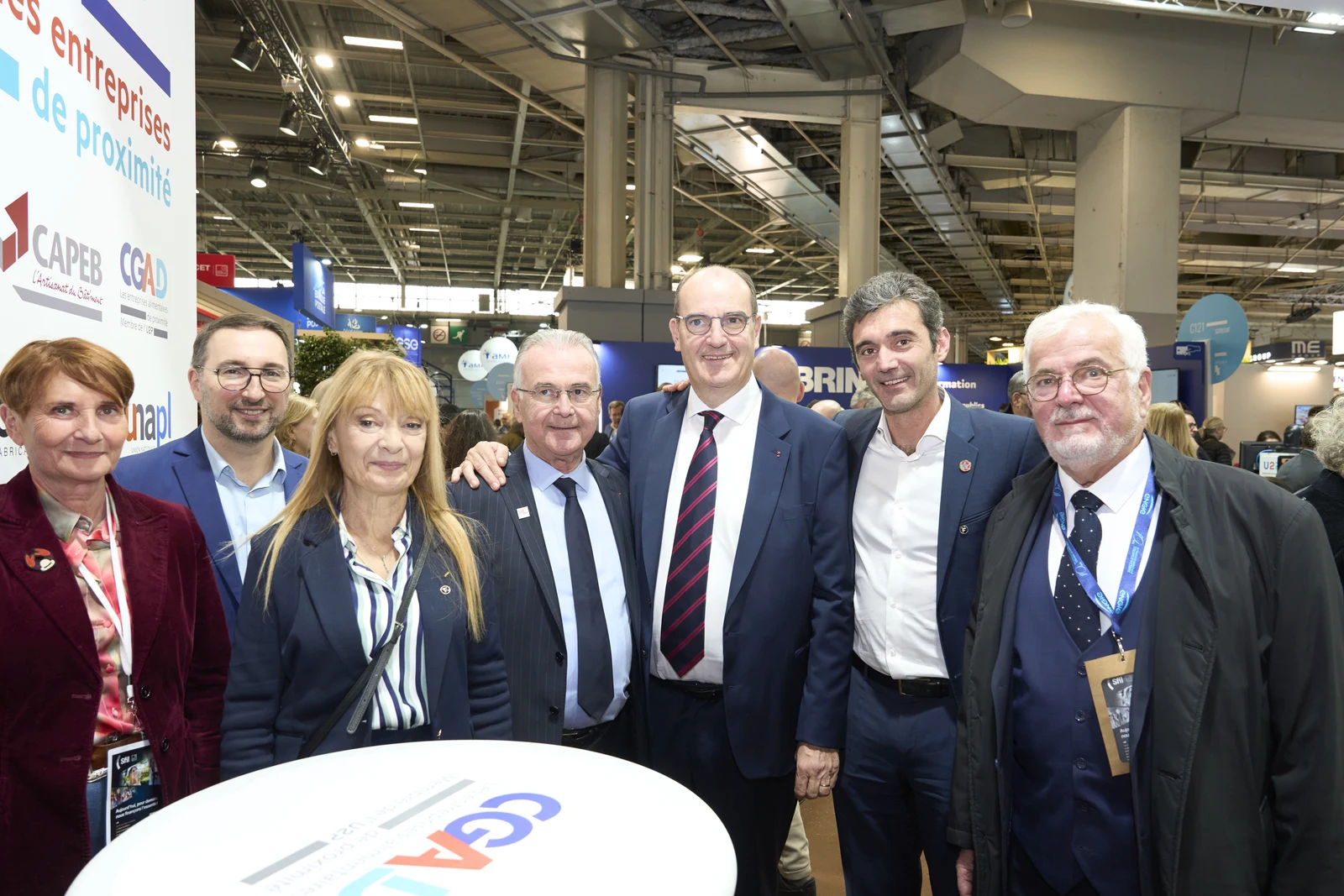 Photo de groupe sept personnes sur le stand U2P